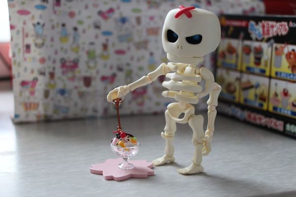 好好地吓人不好吗?干嘛要来抢萌物的饭碗!