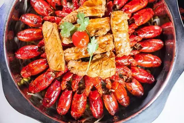 老板壕打5.8折，​全年无休摄魂小龙虾，逼爆头我都要吃到Ta