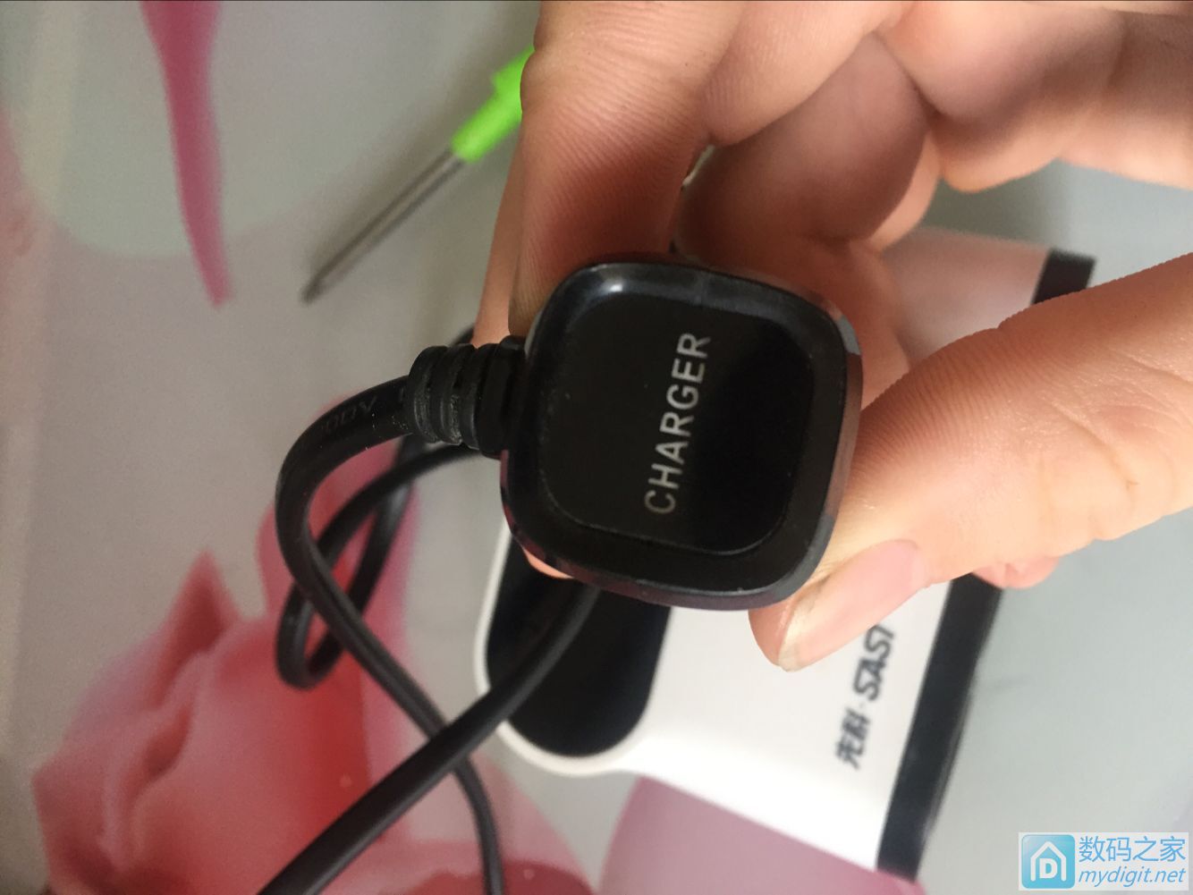 先科车充拆解,先科车载一拖三充电器维修