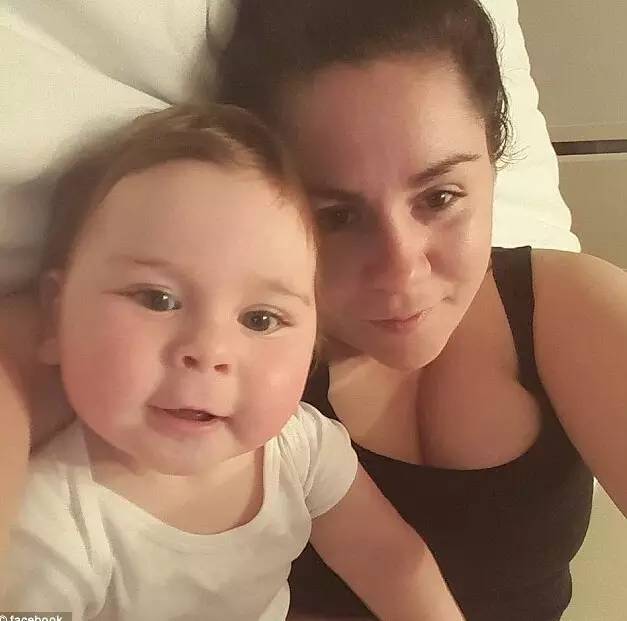 传疯了！只因家人一个习惯性的动作，1岁宝宝从头到脚染满病毒！