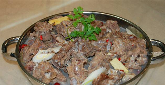 临沂又冷了，老板，来碗羊汤给本宫暖暖身