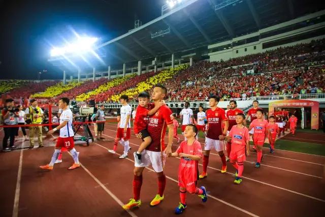 恒大六连冠庆典视频,广州恒大中超六连冠庆典