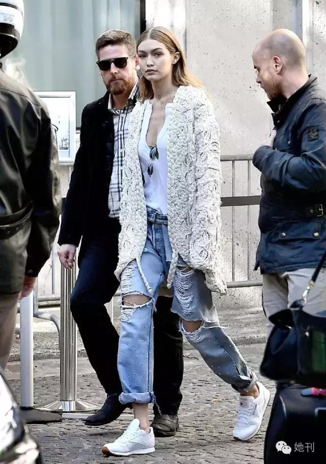 你的小白鞋脏了是怎么洗白的,小白鞋臭的小妙招不用小苏打