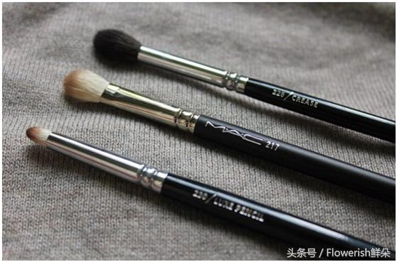 简单又显年轻的烟熏妆,适合初学者的烟熏妆