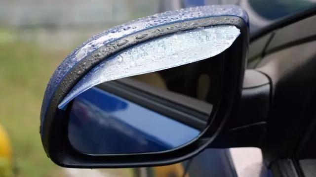 雨天怎么防止后视镜看不清,雨雾天车灯不亮怎么办