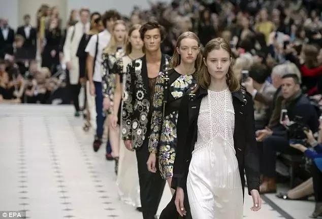 Coach考虑与Burberry合并，老佛爷进军酒店业