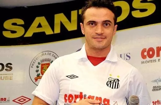 巴西人踢球脚法细腻,巴西民间足球脚法