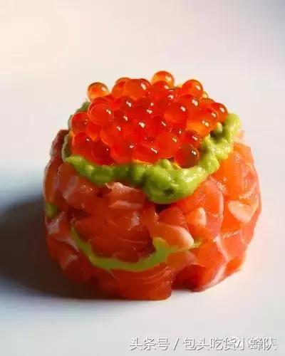 红色鱼子酱搭配的西餐料理做法,分子料理鱼子酱具体的做法