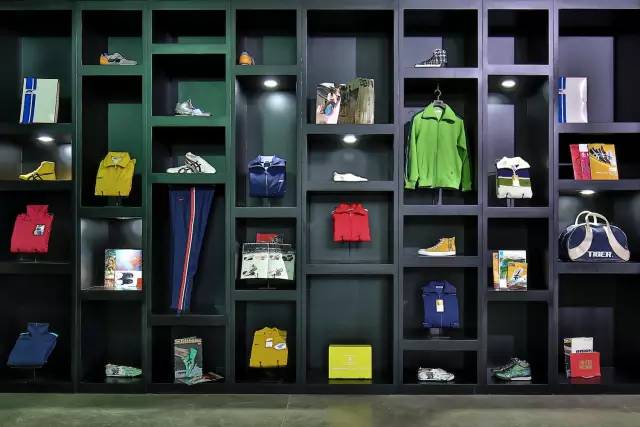 潮流速食丨我香菇，地区限定还要抽签，KAWS公仔想不想要？