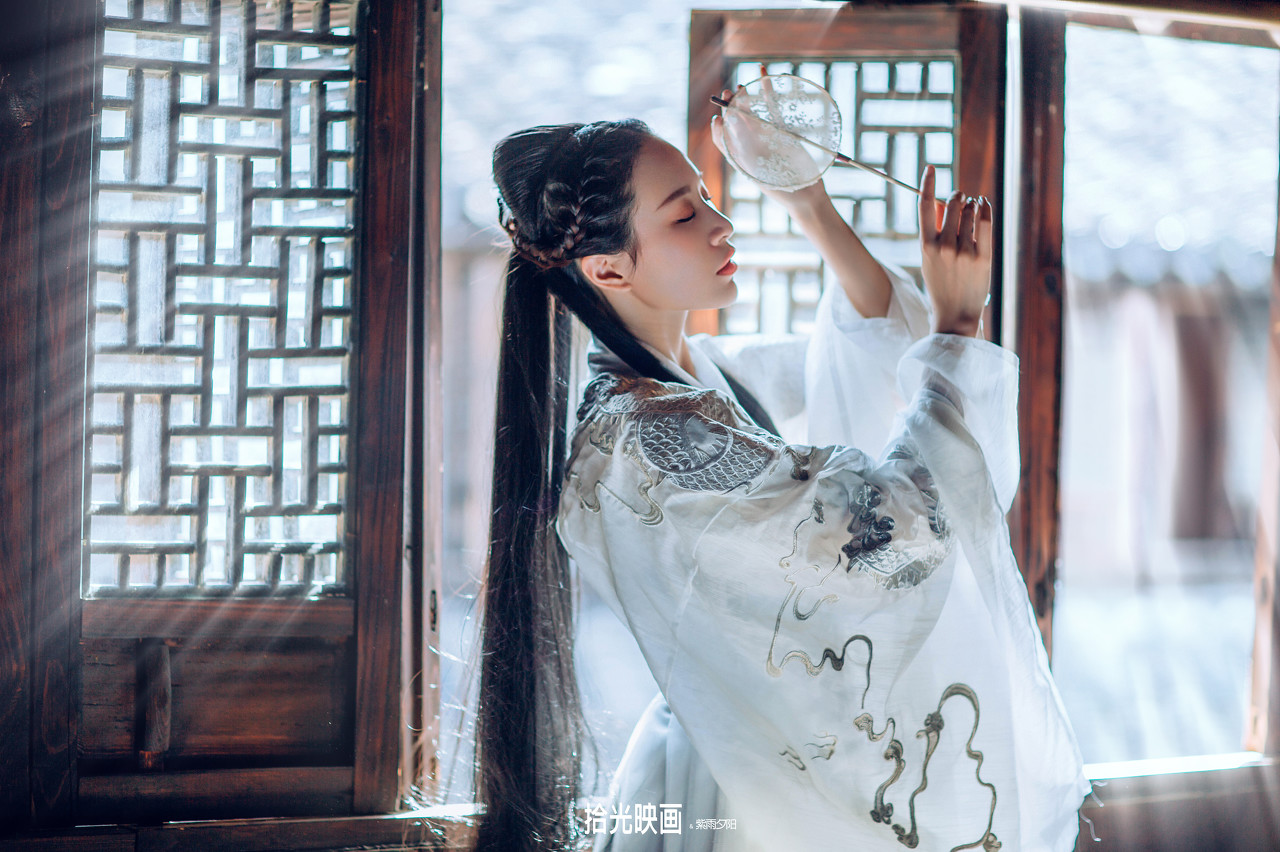 小说:他是食不果腹的穷书生,自身不保,却坚持四处游学