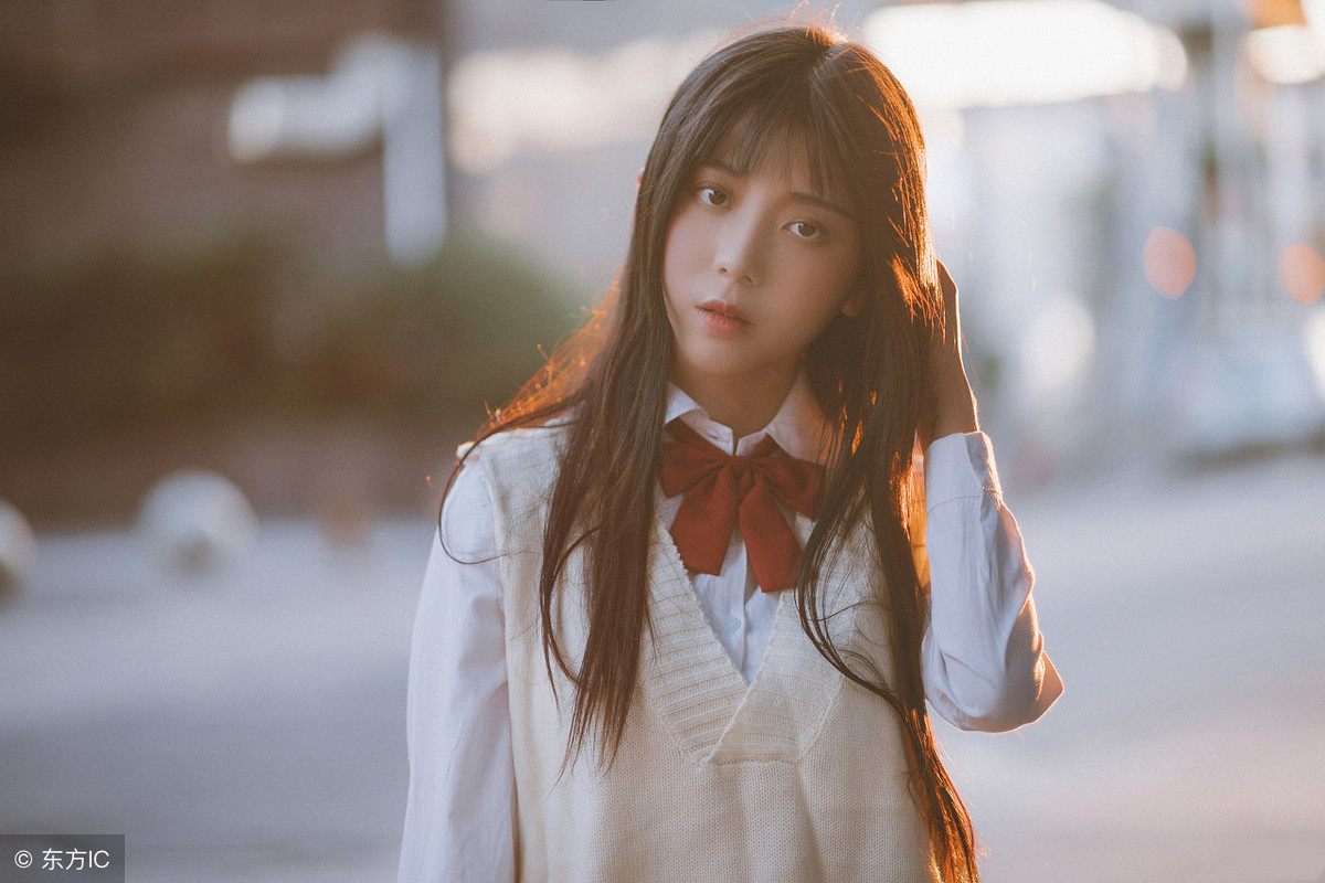 小说：女主播爱妃发表退播演说，言无悔正好来挽救了她的直播事业