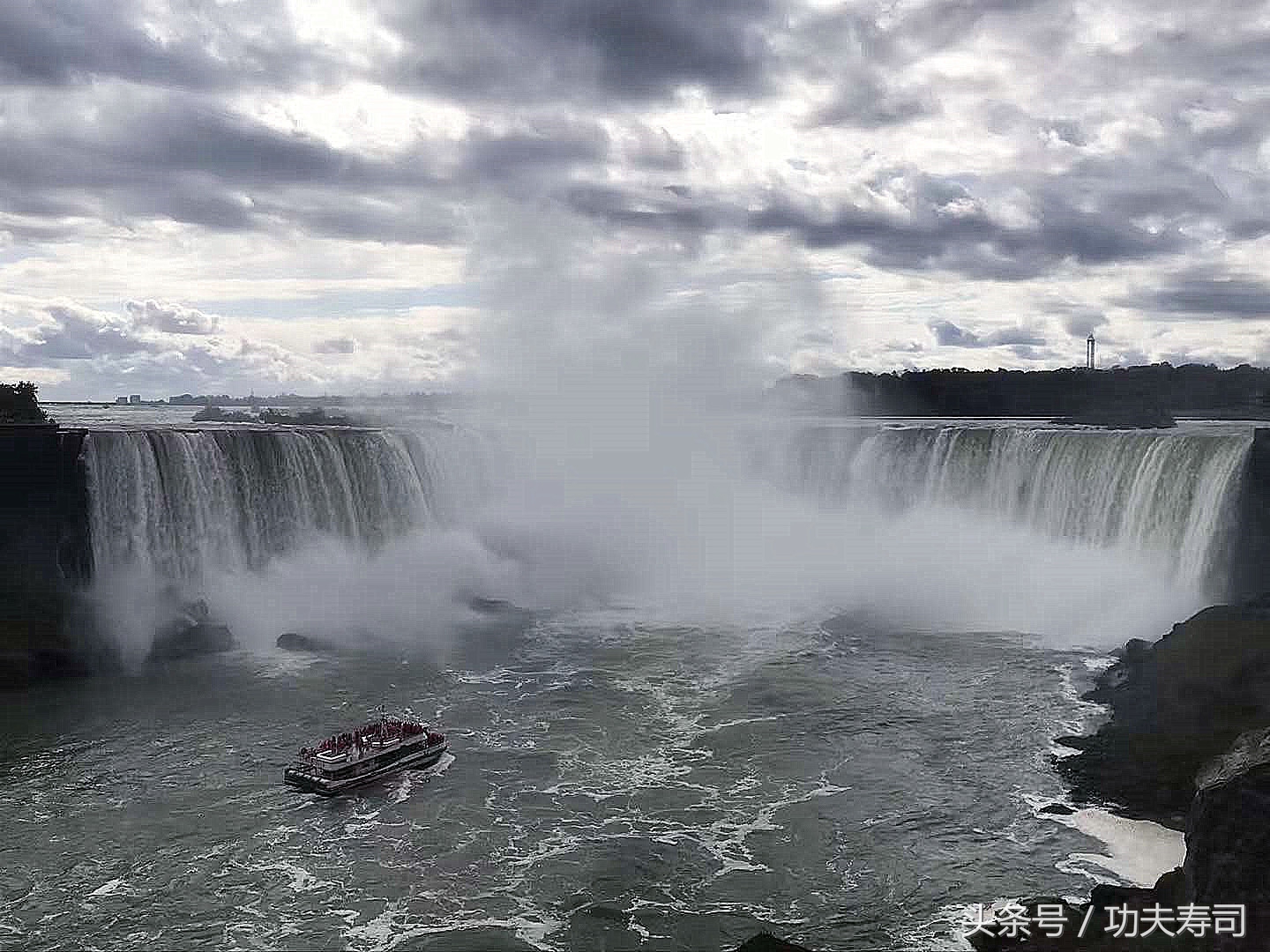 典雅童话小镇·偶遇-萧伯纳「加拿大」by左岸