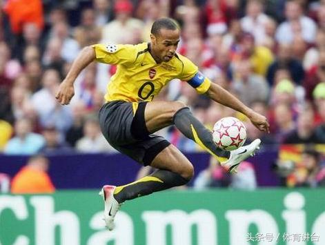 足球教程教你正确的头球技巧,新手如何提升足球球感