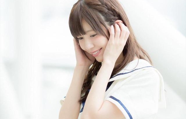 小说：同学：他刚入学就没漂亮姐姐接待。同学二：多少钱？