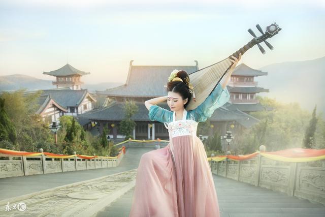 小说：她浑身酸痛无医可治，岂料无名女医轻轻一按，竟立马变好