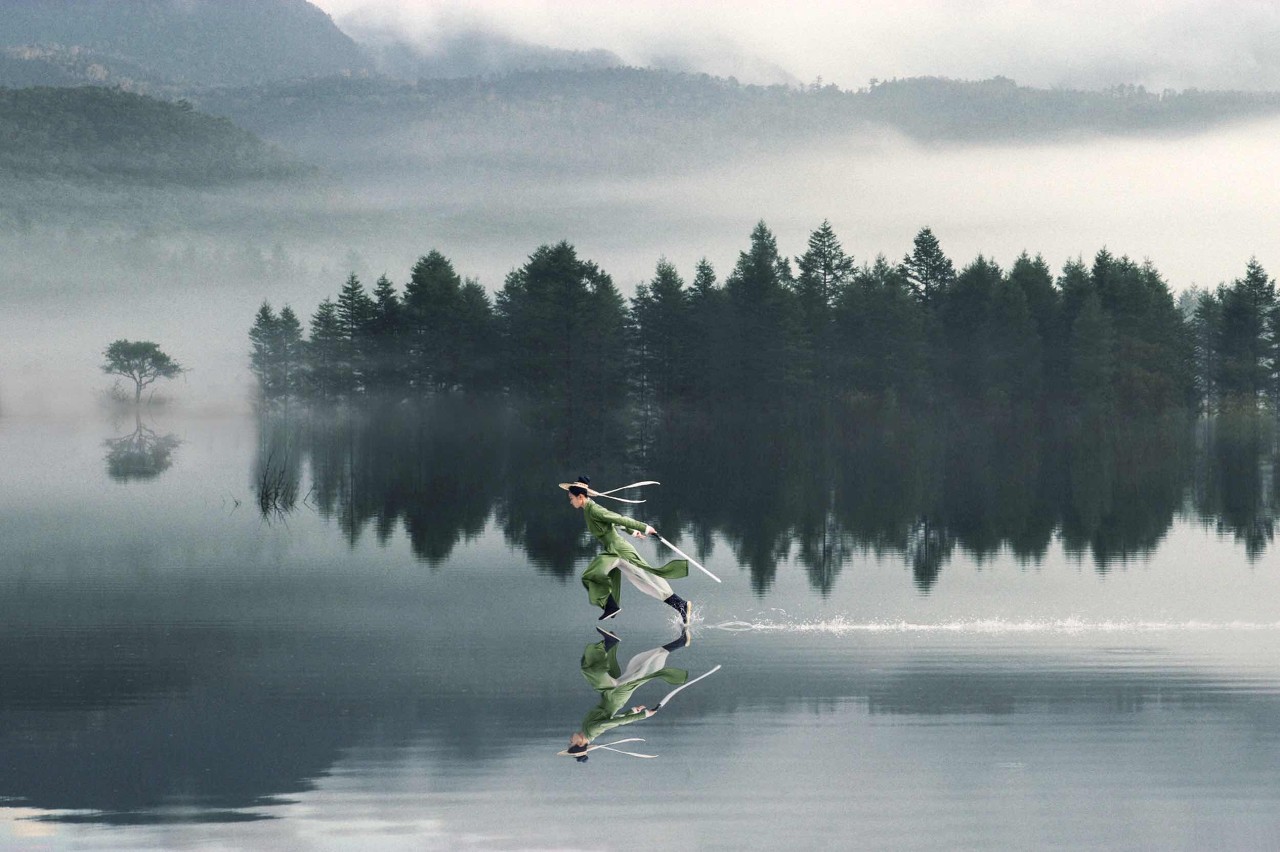 小伙买衣服遭富家千金套路,小伙去买衣服结果遭店员诱惑