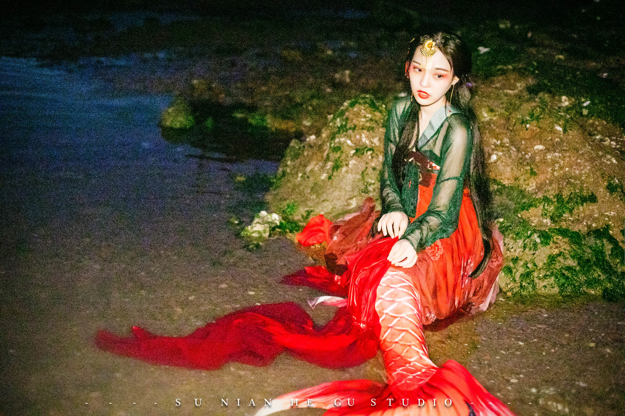 小说：对比两本功法后，他挑选其中一本，同老者讨教