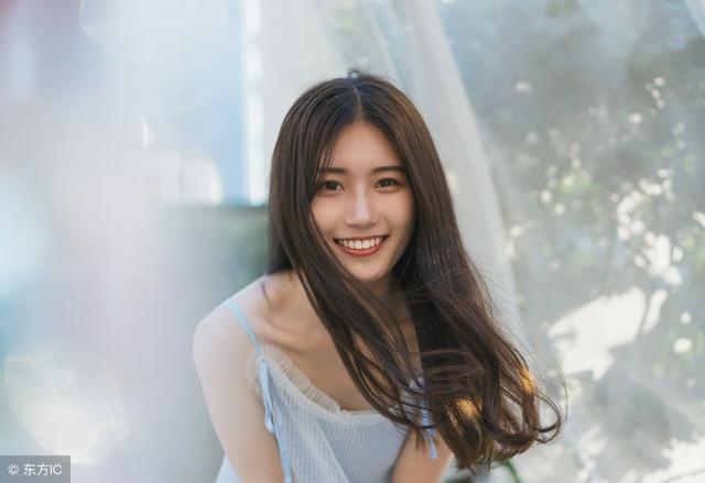 小说五年前她被救下总裁双腿残疾,她溺水被总裁救下