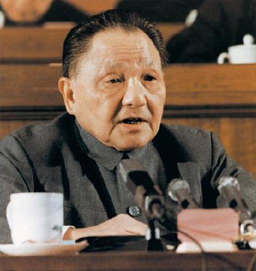 中越开战前，*小平邓**出访美国巧用奇谋，致使苏联百万大军不敢妄动