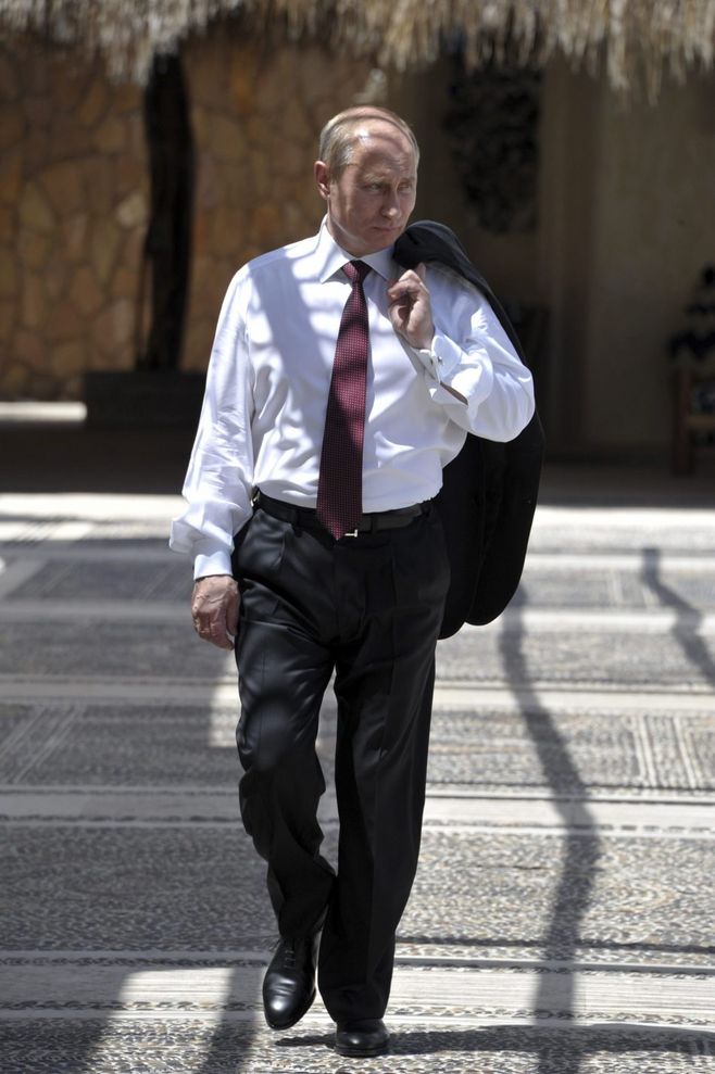 2008年那个敢和普京开战的总统，后来成为流浪汉，偶尔被母亲接济