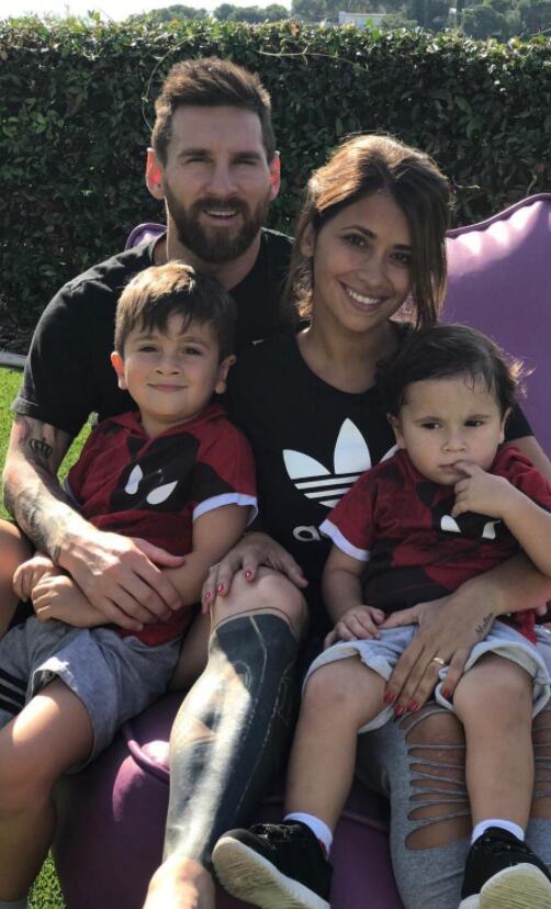 卡卡和前妻相爱吗,卡卡和前妻的恩爱视频