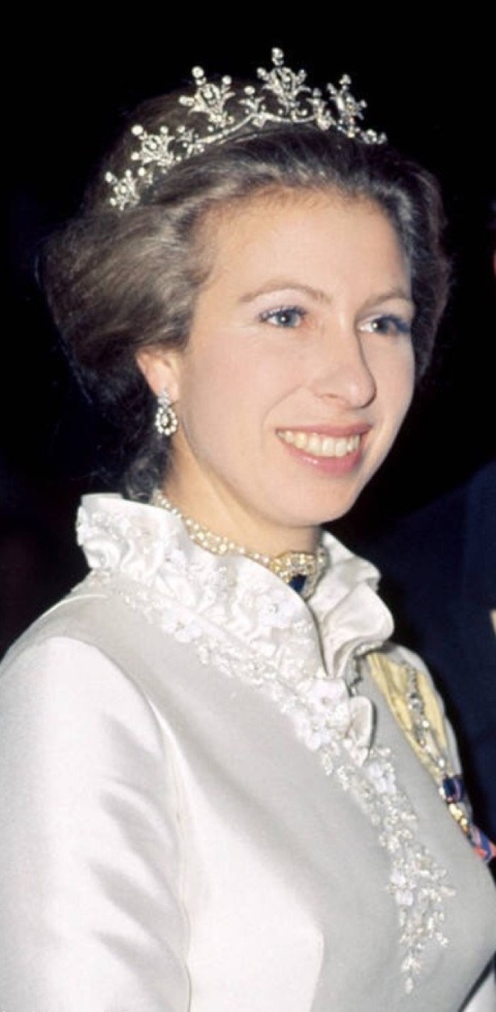 她是日本最美公主，眼睛像极了纪子妃，比下嫁凤凰男的姐姐精明