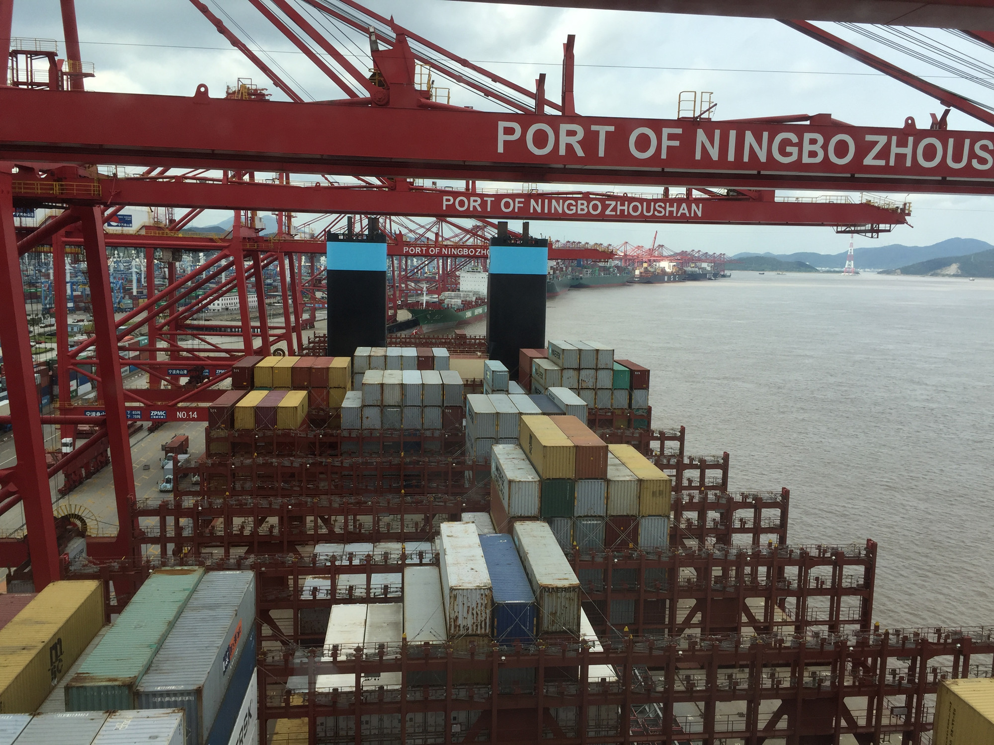 湘妹子的非洲十年：租6个携带枪支的警察做保镖，而今依然在非洲