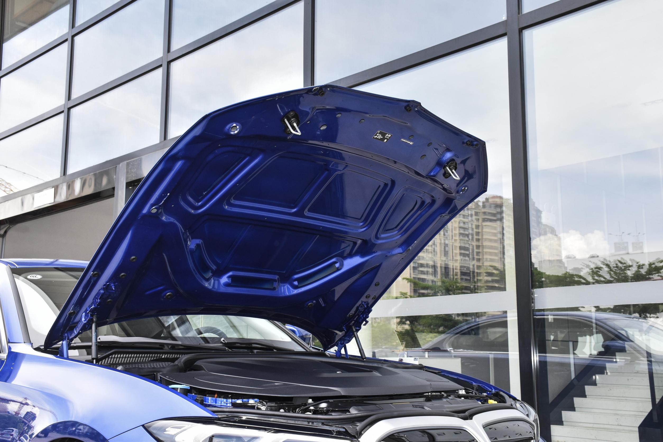 宝马i3纯电动车官方售价29万,售价34.99万元全新宝马i3正式下线