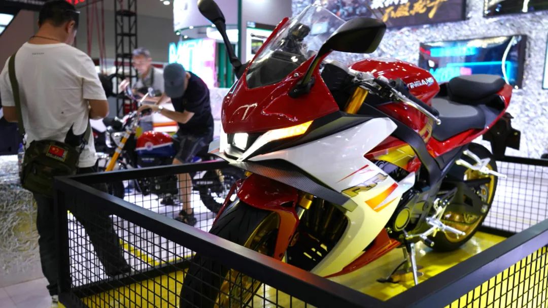 银钢双缸水冷边三轮,银钢全新款