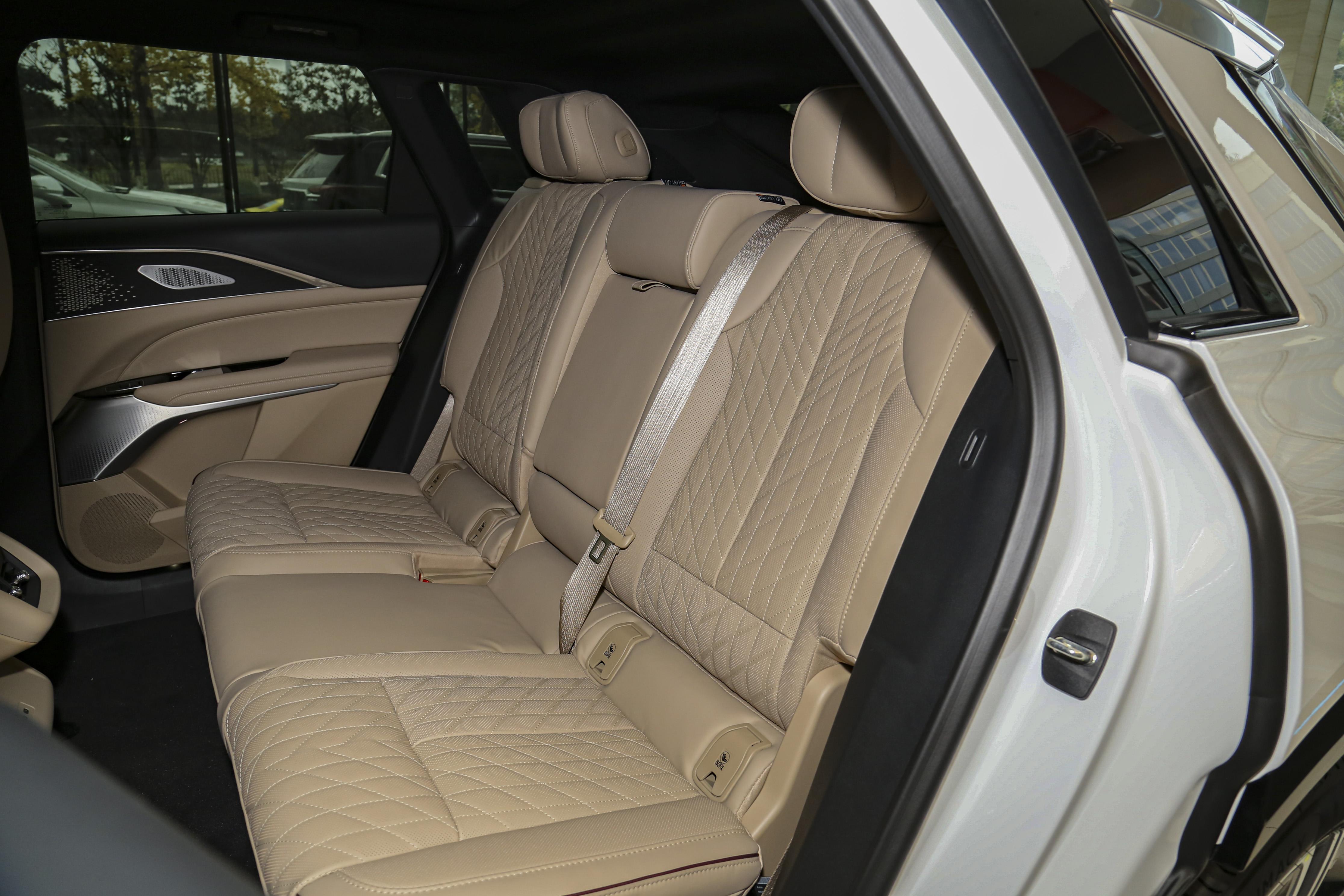 lyriq閿愭瓕鏅鸿兘椹鹃┒鍔熻兘,lyriq閿愭瓕鏅鸿兘椹鹃┒