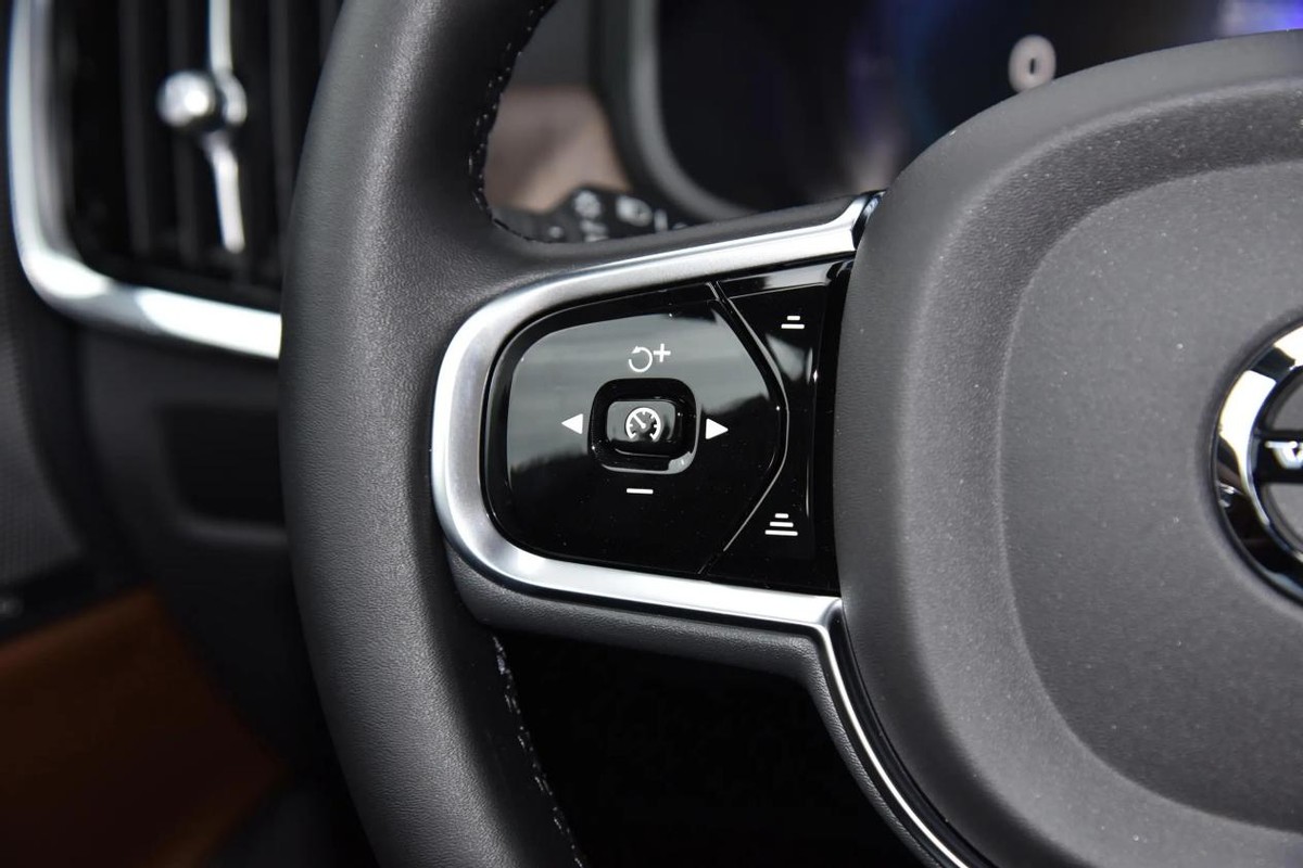 沃尔沃s90新一代驾驶辅助,沃尔沃s90领航辅助使用方法