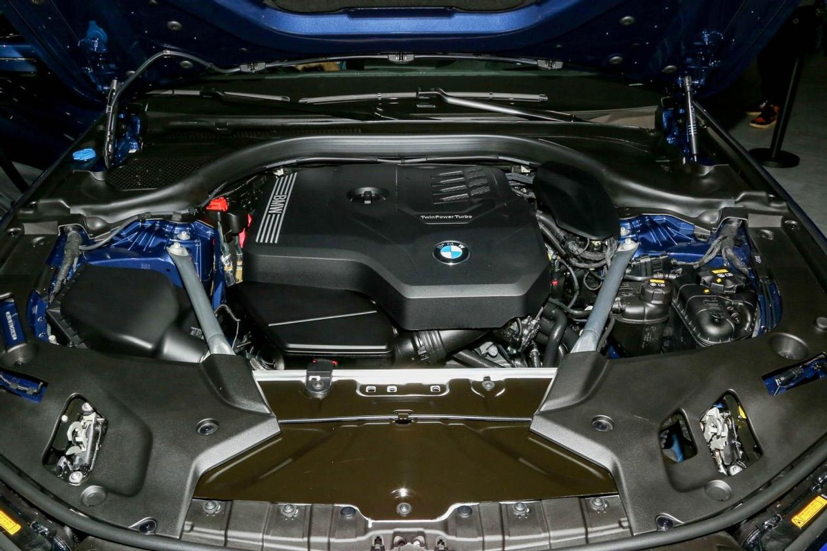 新款宝马5系发动机测试,2.0t性能