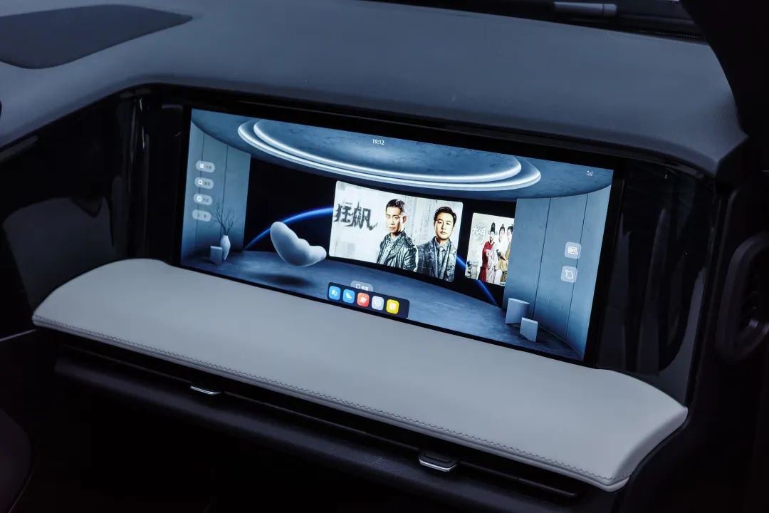 吉利银河L7产品分析:明着叫板理想L7,暗里对比宋PLUS