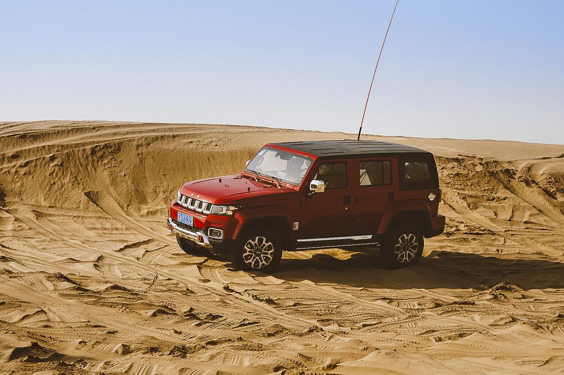 8.5个油，一箱油近千公里，一众女生为之疯狂，BJ40优势在哪？