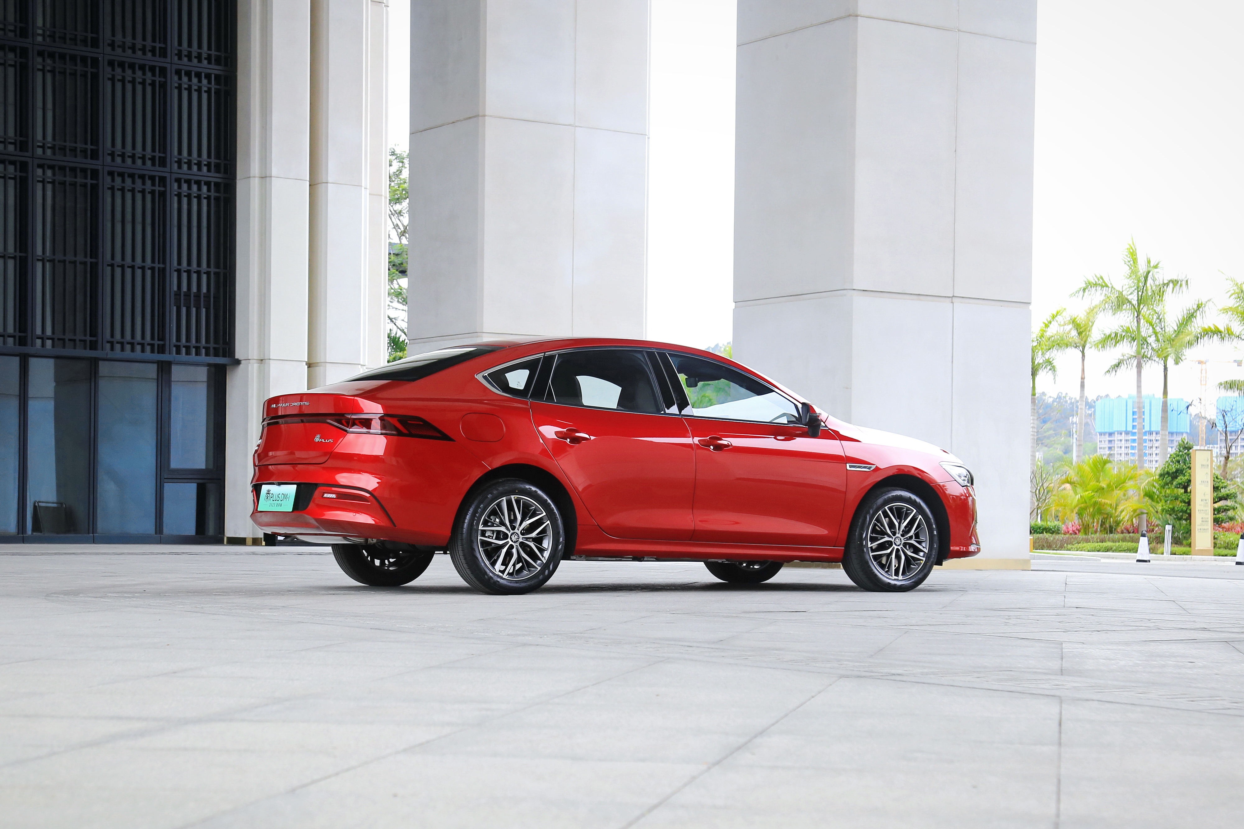 试驾新款秦PLUS:不到十万买DM-i,百公里油耗才3升出头?