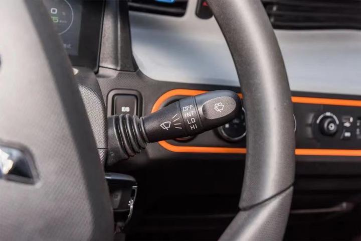 五菱宏光miniev换门多少钱,五菱宏光miniev更换中控