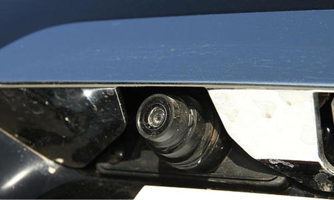 加装的倒车影像现在画面模糊,倒车影像画面模糊怎么办