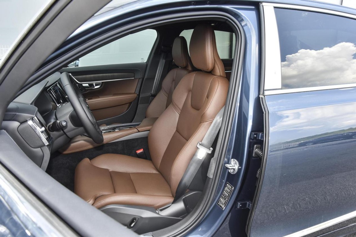 沃尔沃s902024款智远豪华版内饰,沃尔沃s902022款智远豪华落地价