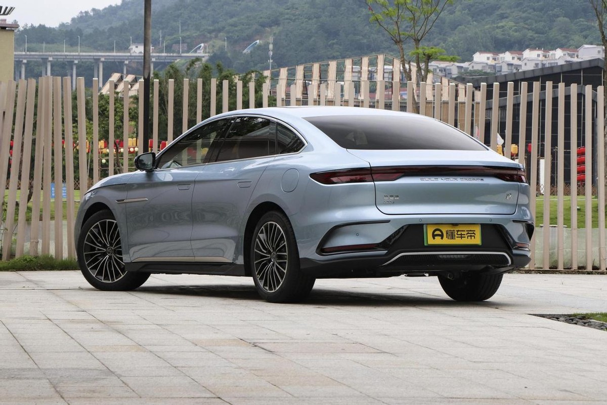 20年长安深蓝sl03落地价,深蓝sl03和汉ev怎么选