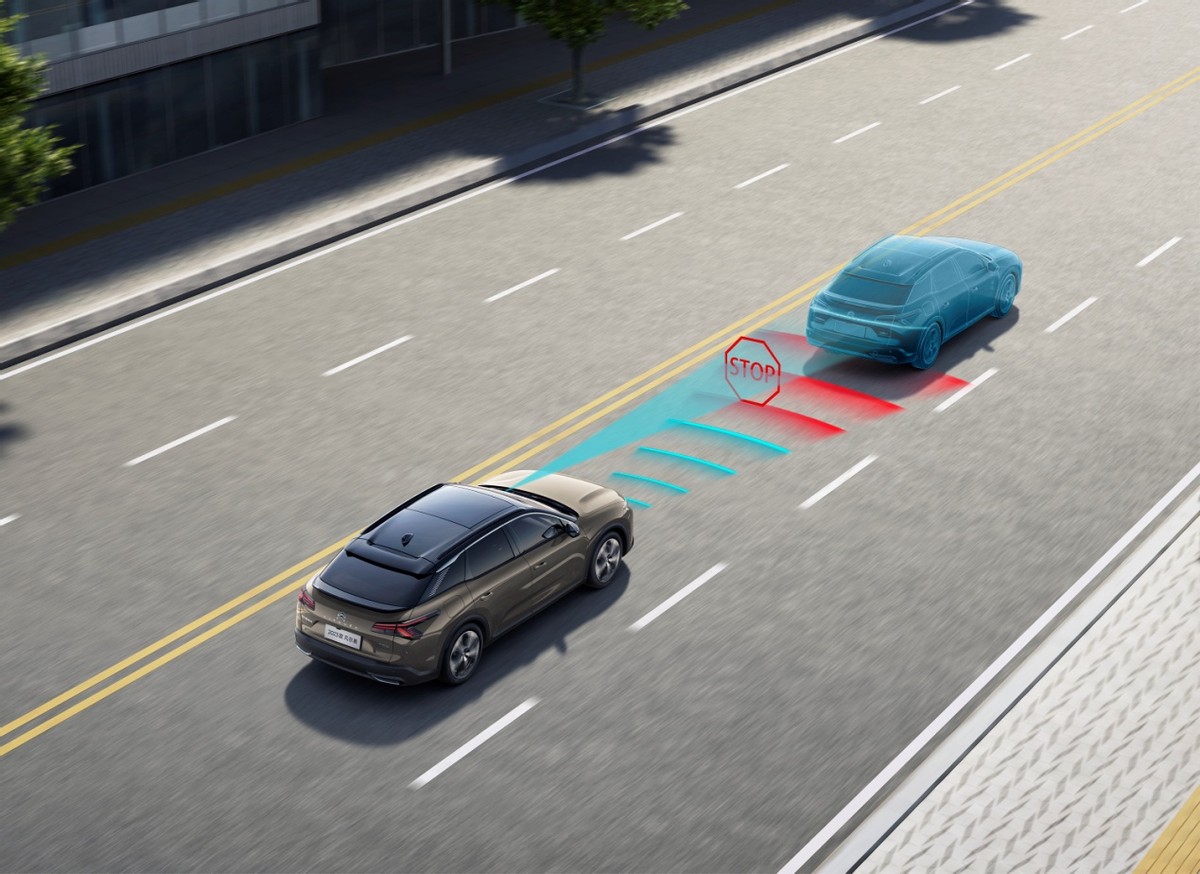 凡尔赛c5x低配和雅阁低配对比,低配雅阁和顶配思域