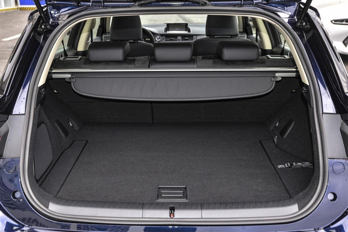 雷克萨斯ct的最新优惠价格,雷克萨斯ct2002014款精英版使用介绍