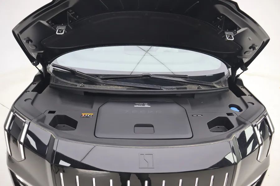 极氪009：前后三排都是主座，开到哪儿都是焦点！