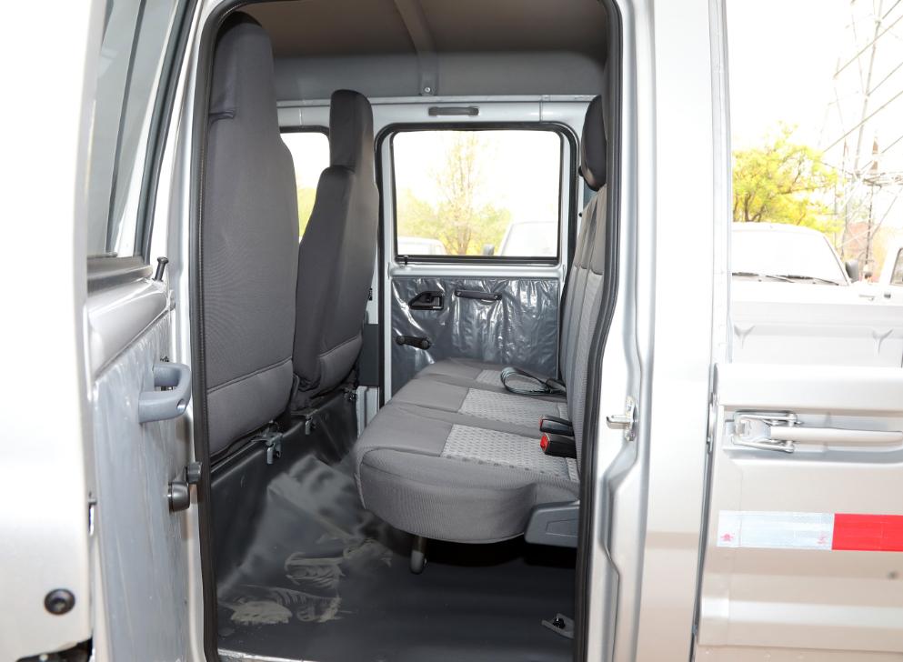 五菱之光双排小卡能拉多重上高速,3万块钱的五菱之光小卡