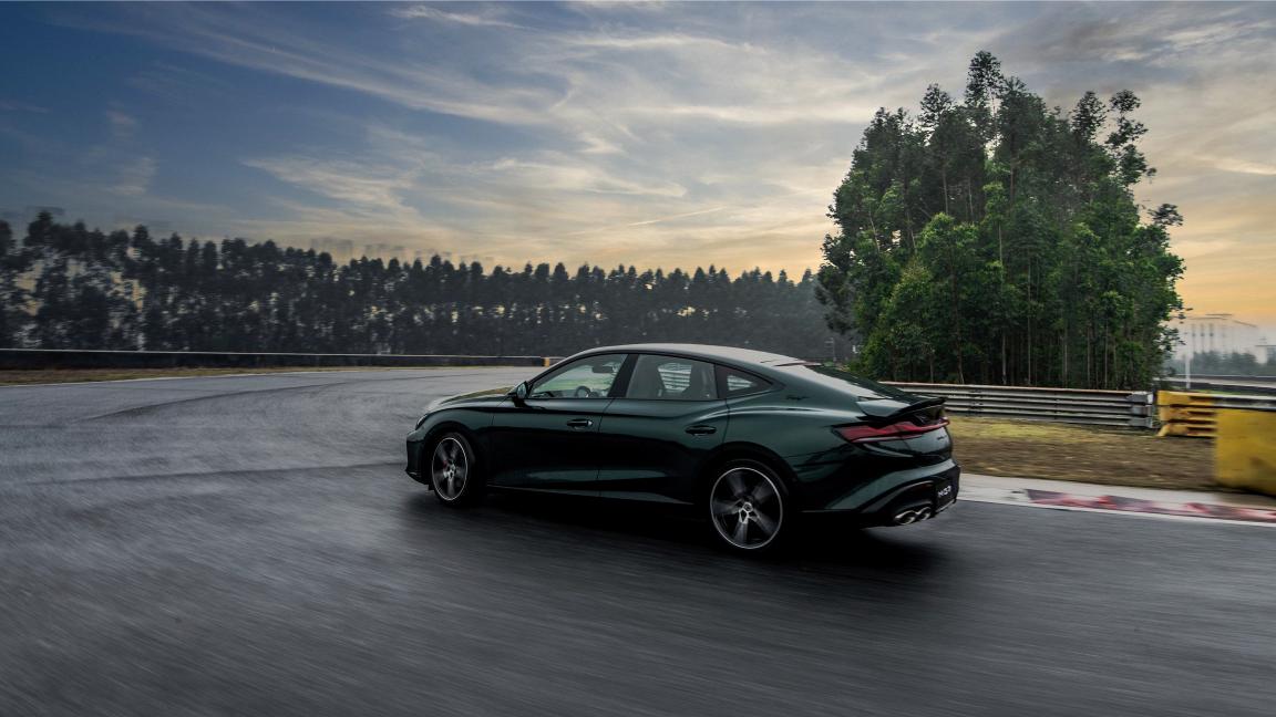 mg7重生持续发力高端运动轿跑赛道,最美轿跑mg7试驾