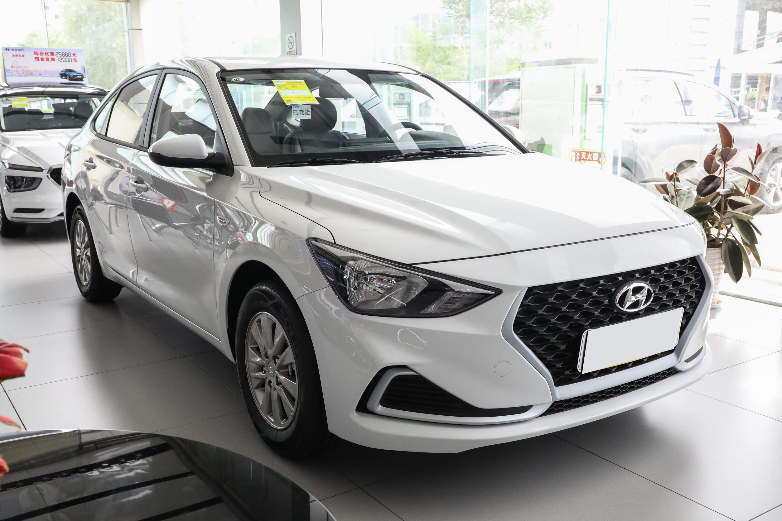 合资三厢代步买菜，便宜省油配置不错，耐用毛病少，实拍现代悦动