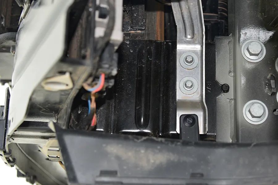 宝马x3防撞梁拆解,宝马x5防撞梁拆解图