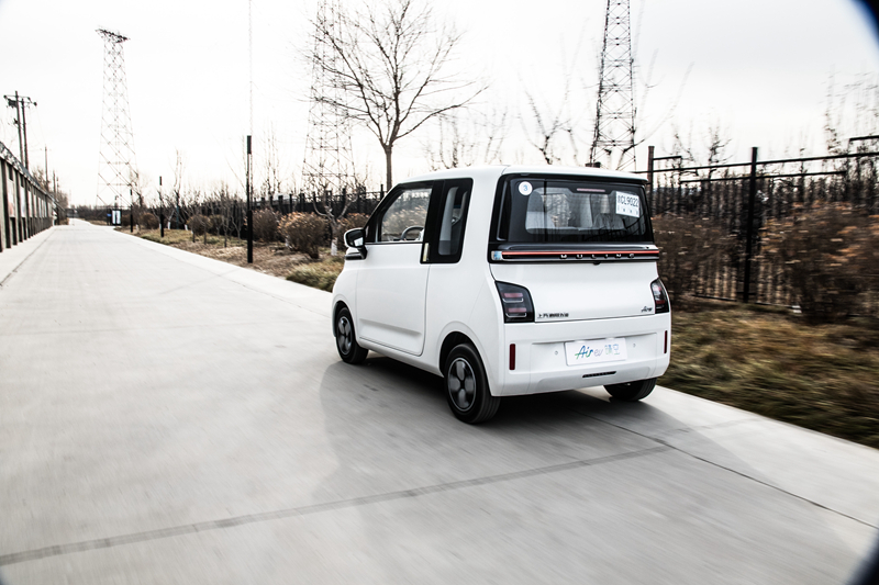 五菱miniev2022款和2021有什么分别,五菱airev2023款价格两座