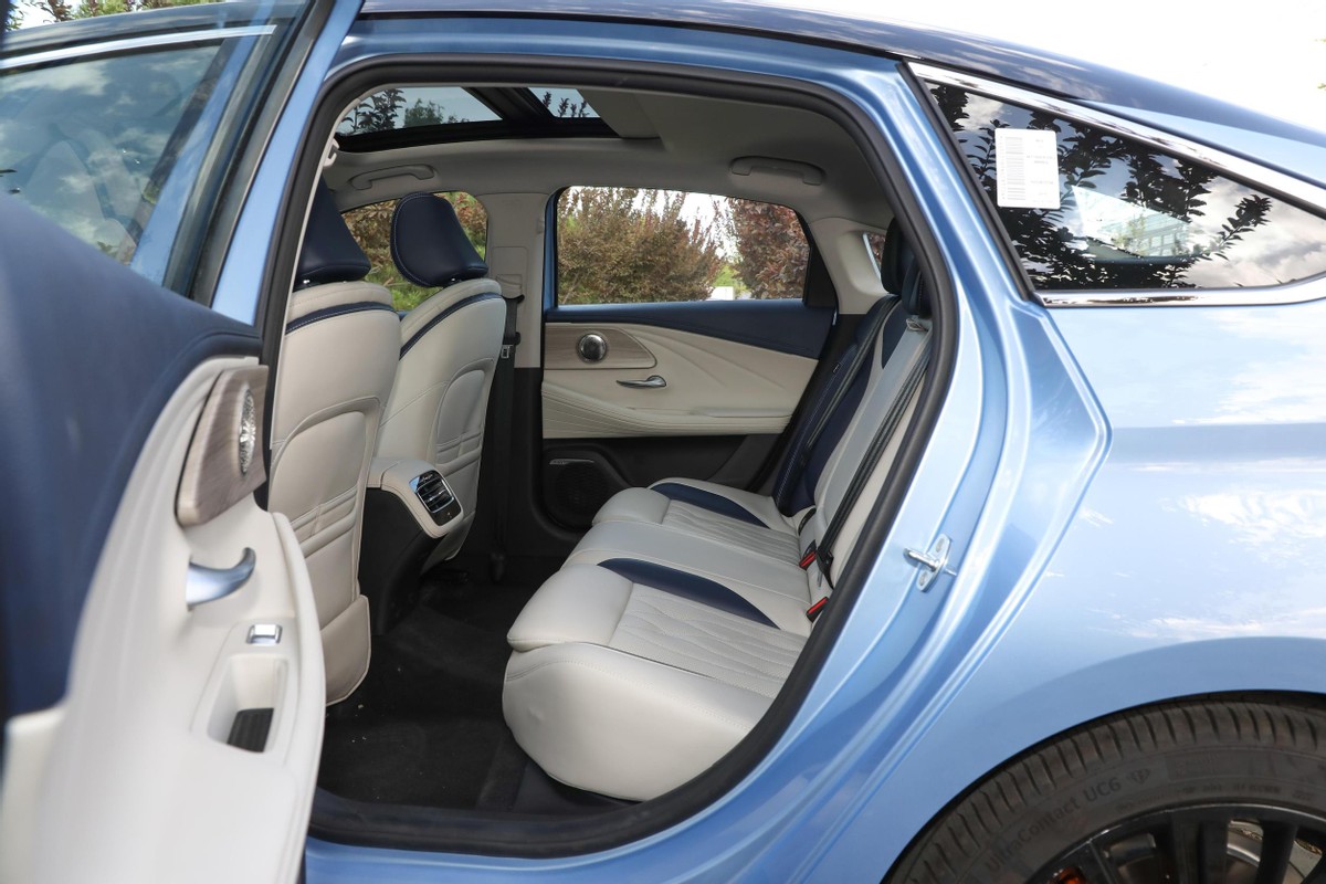 厉害了！奇瑞艾瑞泽8仅10.89万起，配置更胜奥迪