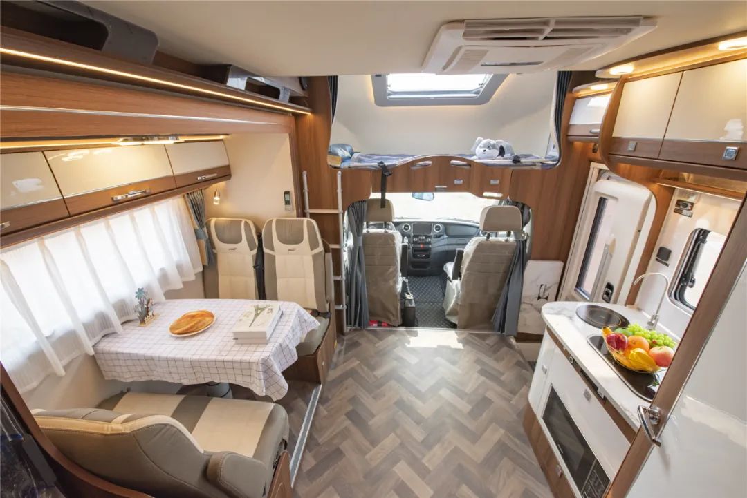 豪华版瑞弗v820双拓展房车,瑞弗v820房车巅峰版区别