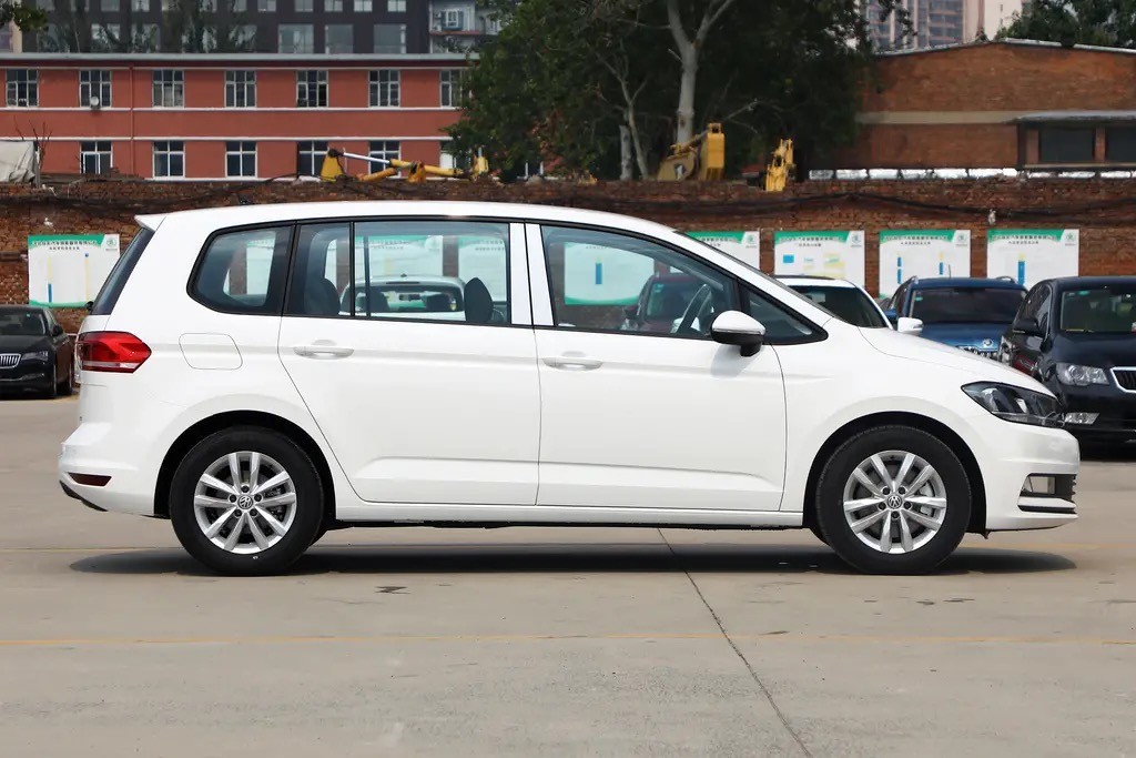 家庭自驾的好帮手,7万左右途安l6座